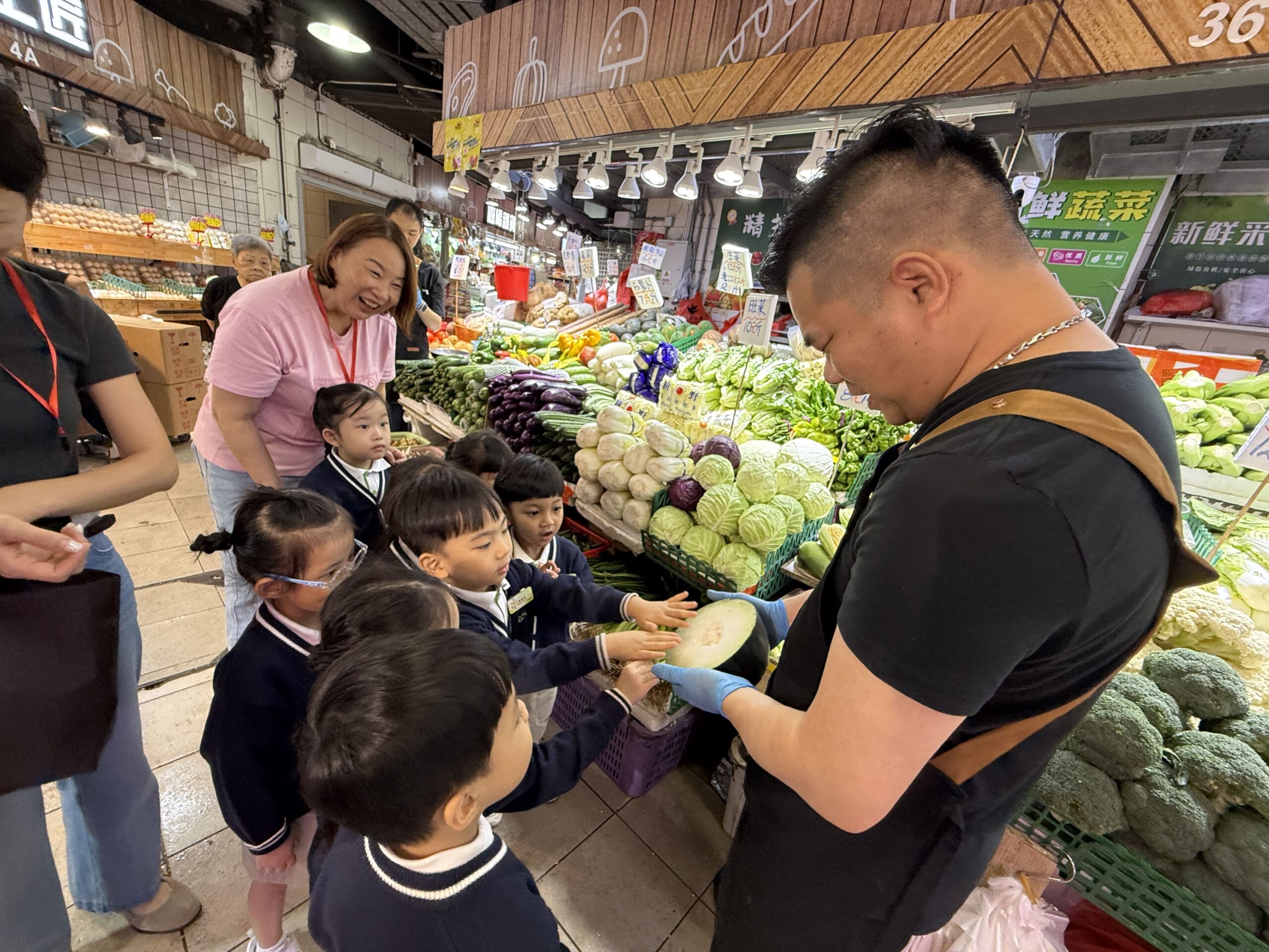 低班參觀蔬菜店